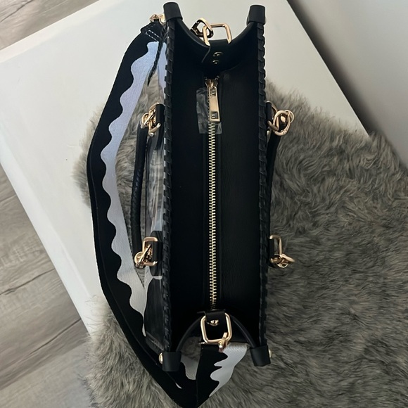 *SOLD* CHiP Bags modern style black white blue leopard lion roses tote purse - Picture 12 of 15